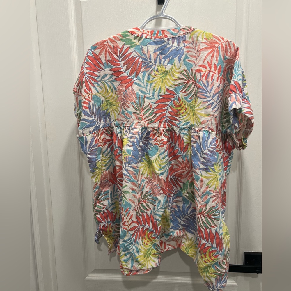 St. John's Bay Colorful Leaf Print Women's Tee - Picture 2 of 4